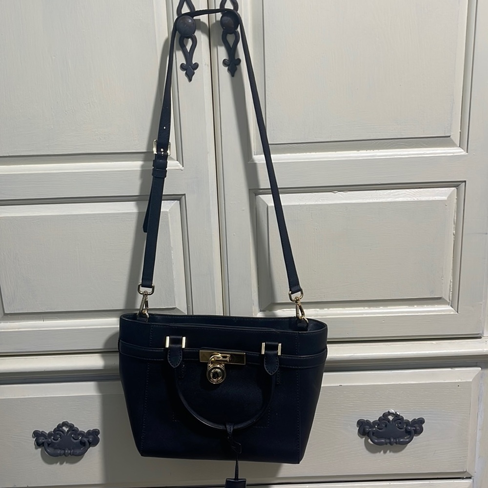 Black micheal kors purse